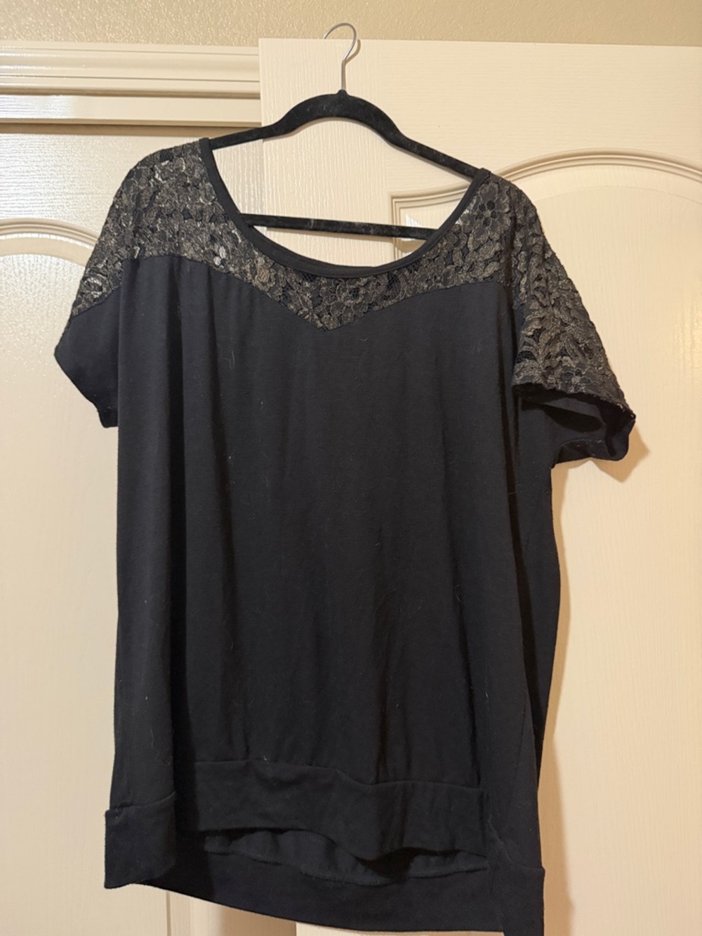 torrid Black Lace Yoke Short Sleeve Top size 2